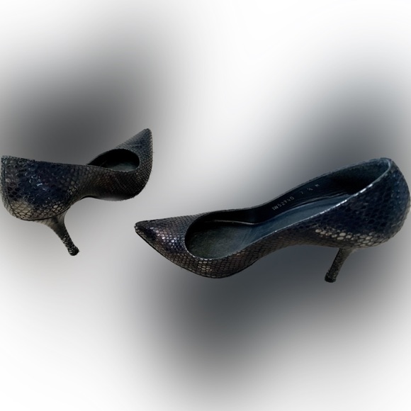 STUART WEITZMAN metallic silver gray snakeskin stiletto heels pumps Women’s 7.5 - Picture 7 of 9